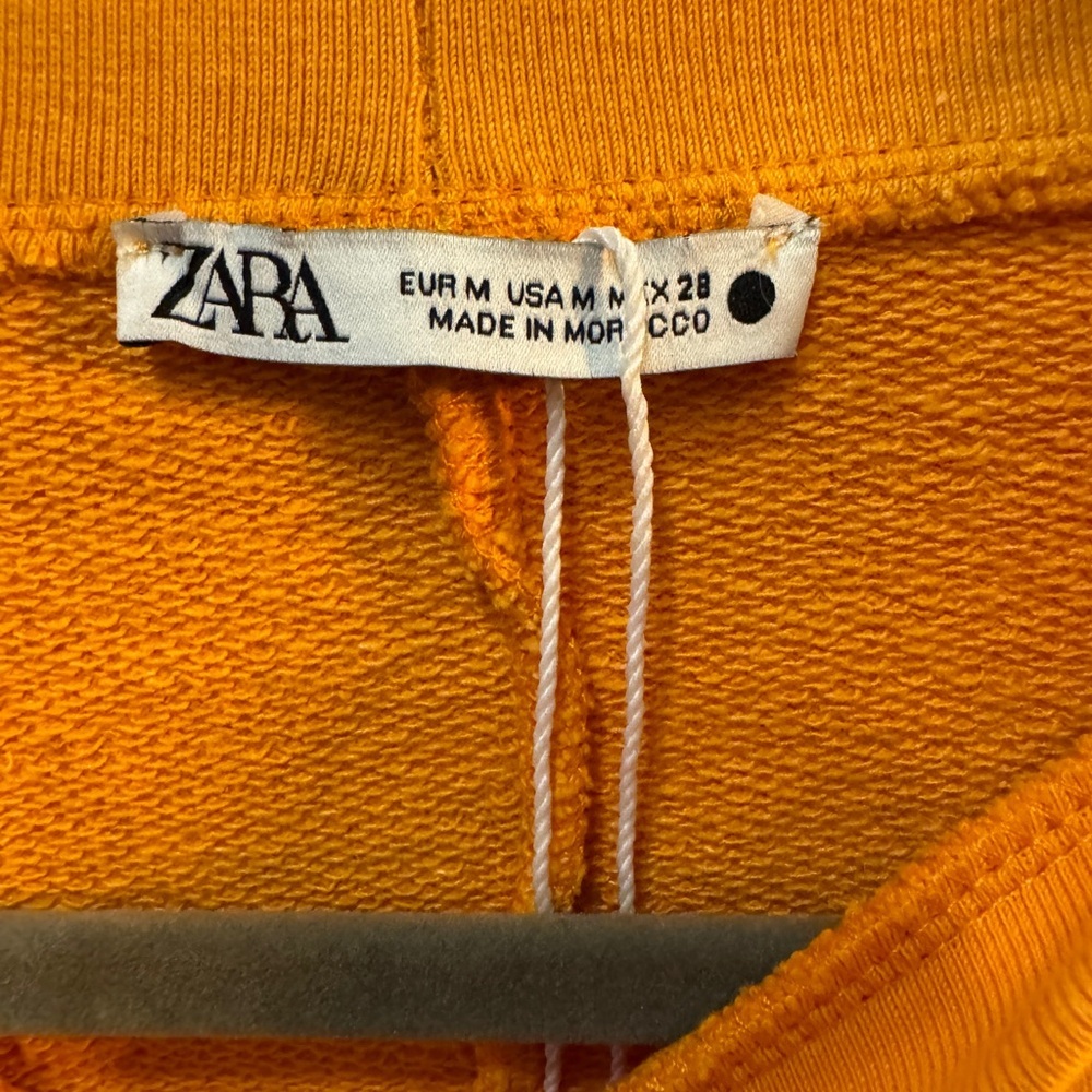 NWOT Zara Cropped Ruffle Sleeve Top
Size Medium - Picture 6 of 7
